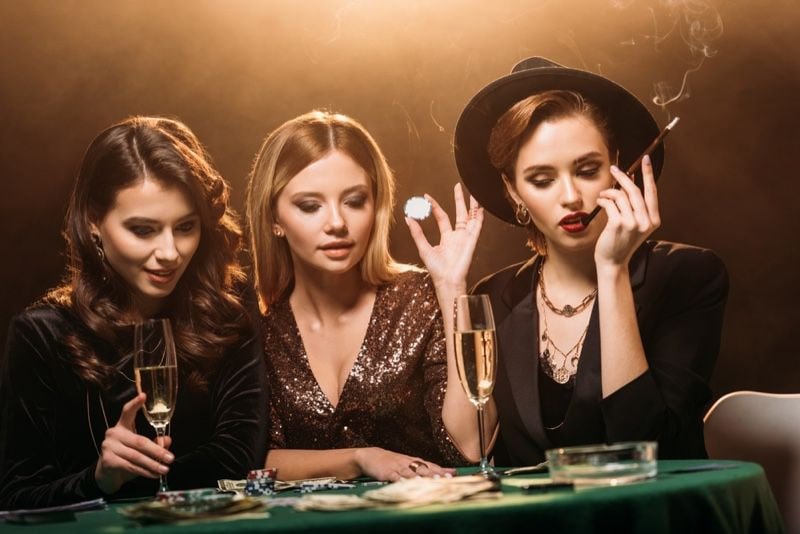 Petugas pusat bantuan sk21 memberikan panduan kepada pengguna terkait taruhan olahraga dan casino