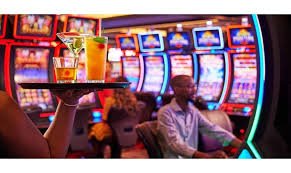Ilustrasi mitos dan fakta pada permainan sports dan casino yang harus diketahui pemain pemula